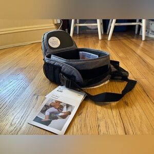 NWT Tushbaby Hip Carrier Gray